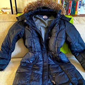 Mid-length women winter coat. Size 8